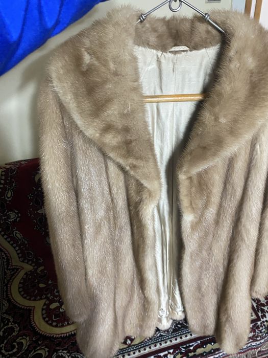 Vand haina lunga de blana  naturala de nurca