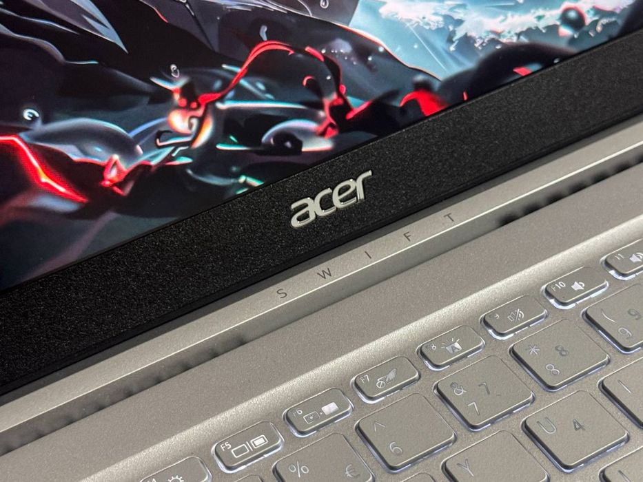 ACER SWIFT Core I7  kuchli notebook