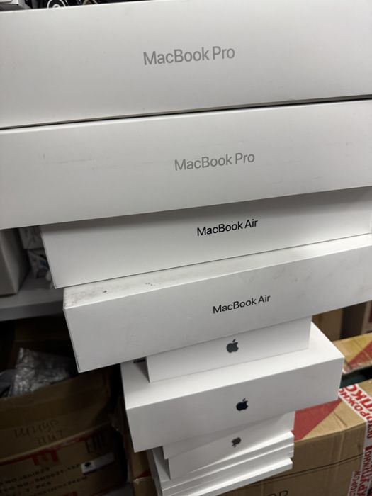 Коробки от продукций Apple