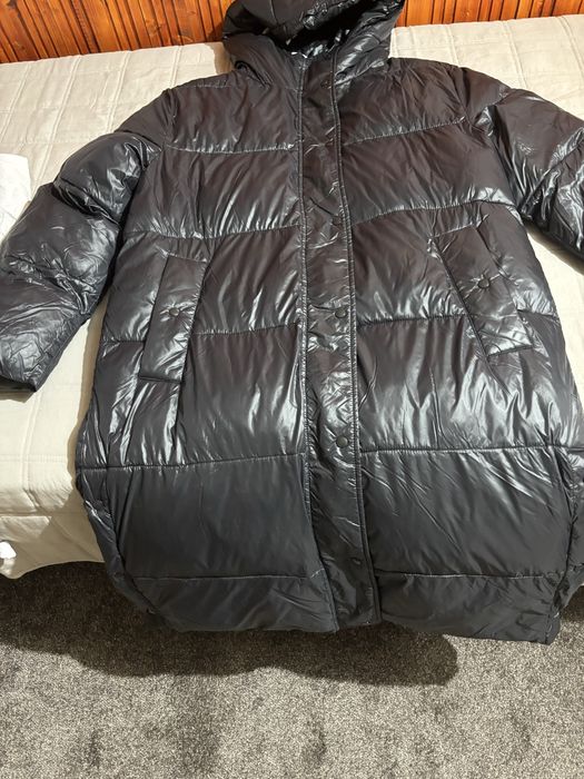 Geaca Ice Play autentica  stare foarte buna ,călduroasa ,cu glugă