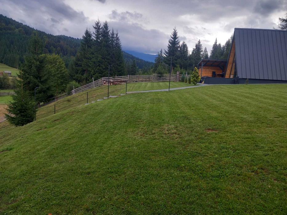 Cabană A-frame nouă 34,5 ari teren intravilan  în stațiunea Colibița