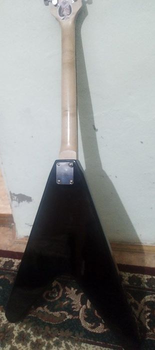 Электрогитара Caraya формы V