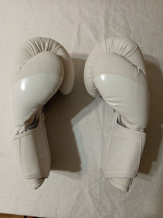 Продавам боксови ръкавици  SZ FIGHTERS Indigo white matt