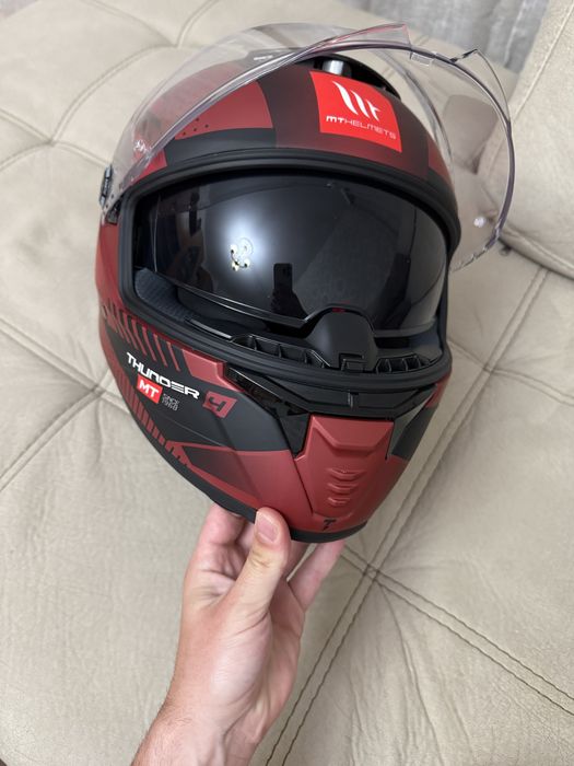 Продавам каска за пистов мотор MT Thunder 4 SV Luminence матово червена размер XS