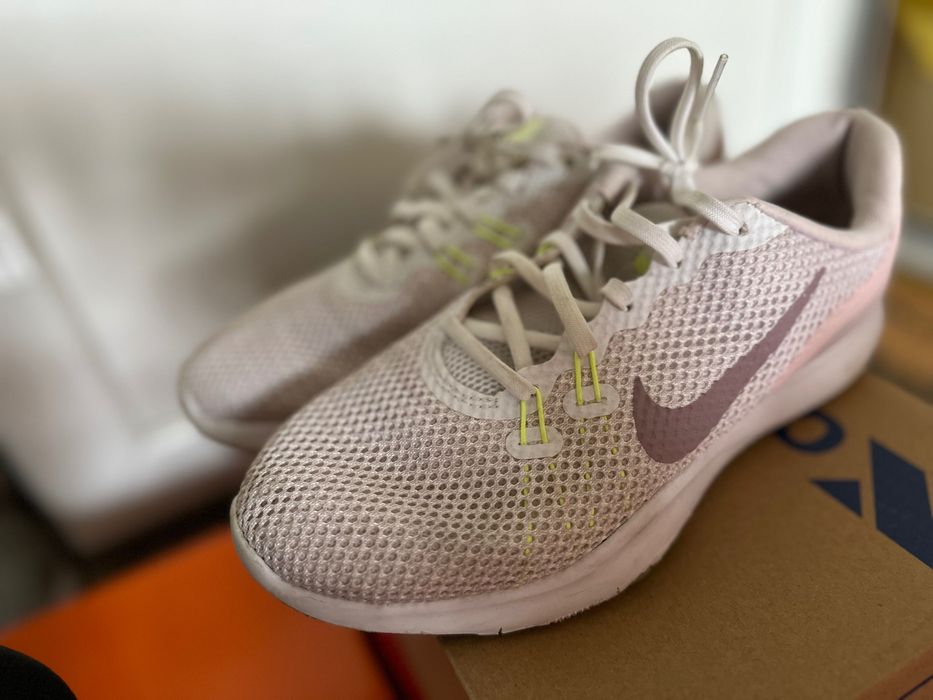 Дамски маратонки Nike