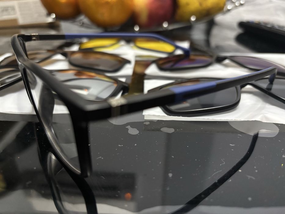 Очила със сменяеми стъкла