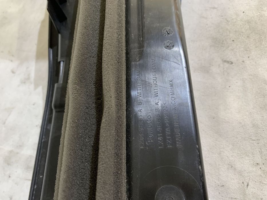 Suport far dreapta, VW Golf 6, 2008, 2009, 2010, 2011, 2012, cod origine OE 5K0807572H.