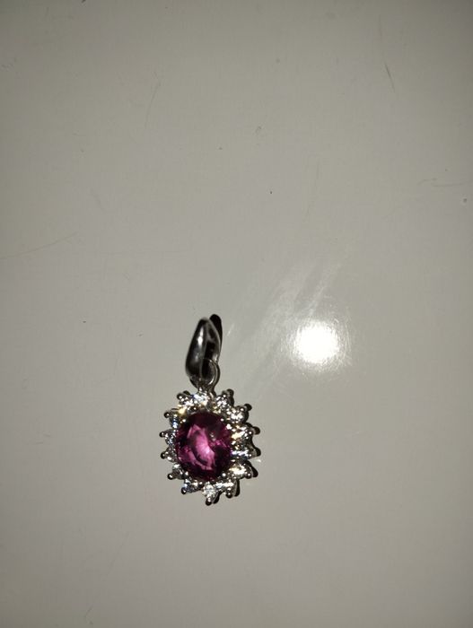 Piatră prețioasă , nouă,nepurtata,nu este zgâriată