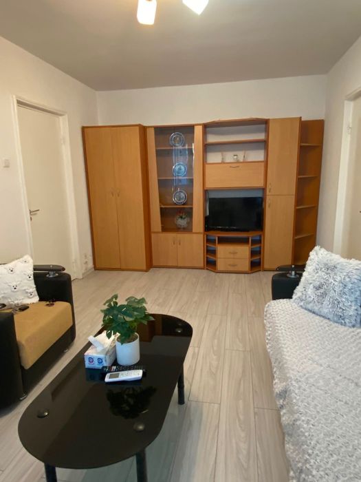 Inchiriez apartament 2 camere, zona Matei Ambrozie
