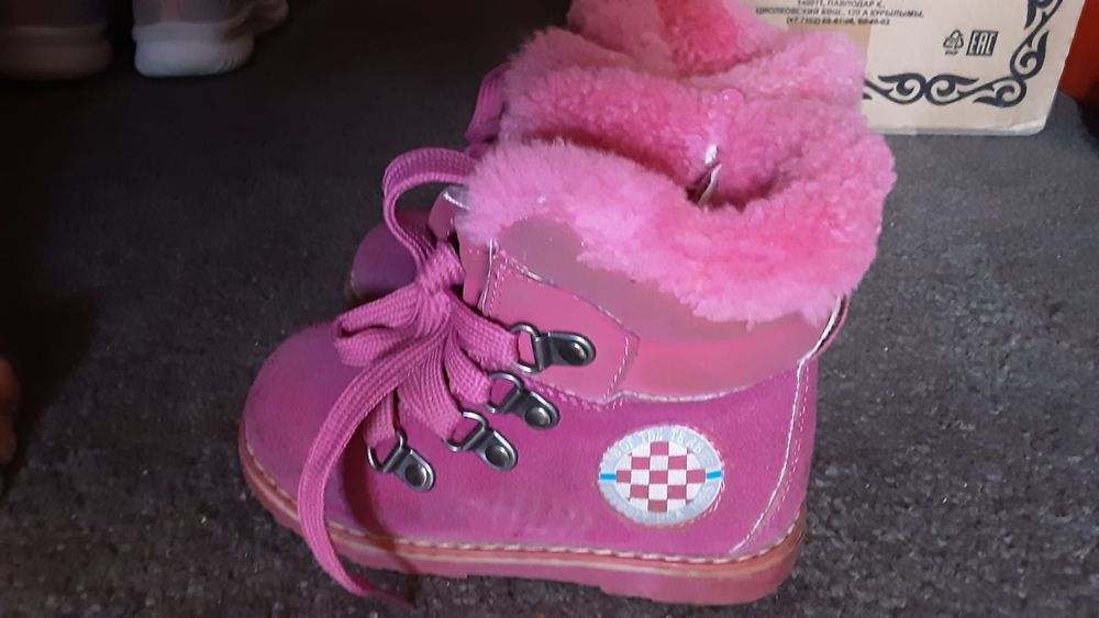 Продам детские сапоги на девочку