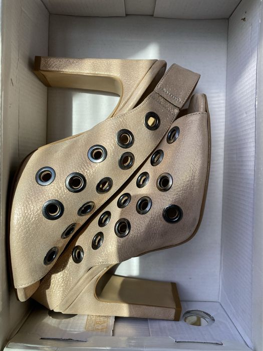 Продам босоножки кожа 37 размер