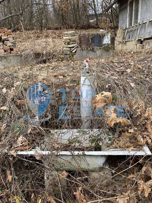 Дворно място с вила в с. Борики, област Габрово