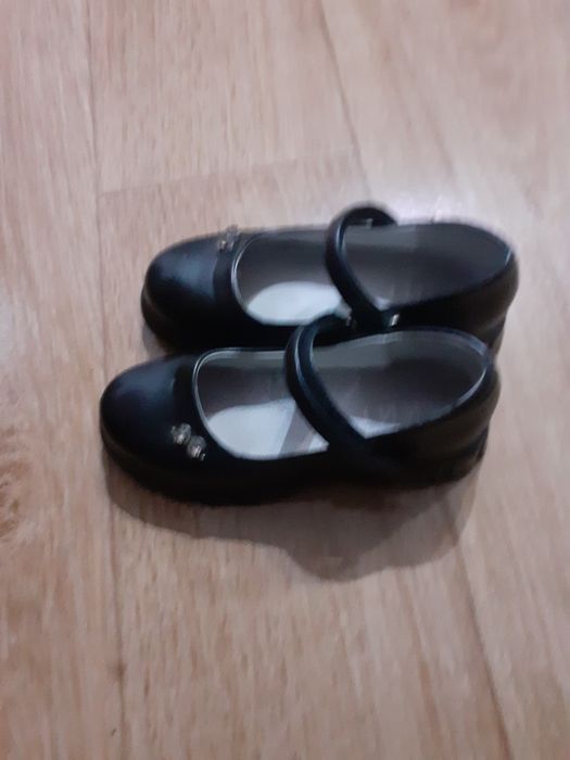 Продам туфли для девочек  в школу.