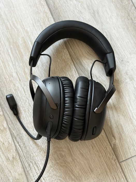 Игровые наушники HyperX Cloud III