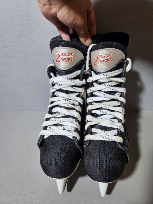 Patine hochei hockey 3015  CCM, marime 39, lungime interioara 25cm