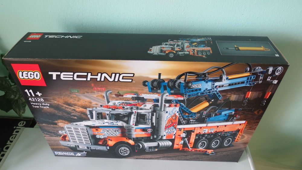 LEGO Technic 42128 Heavy-Duty Tow Truck
