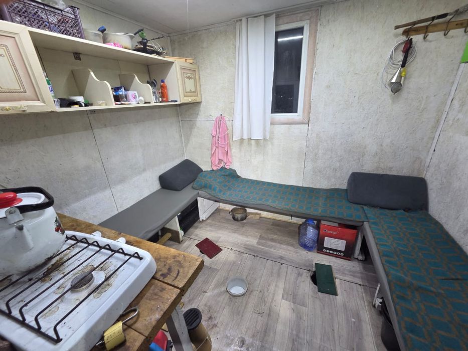 Домик для рыбалки на озере щучье