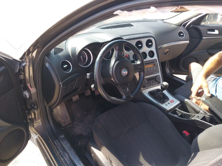 Продавам Алфа Ромео 159 на части