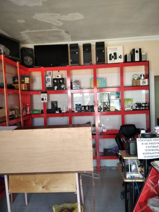 Витрины стелажи как новые