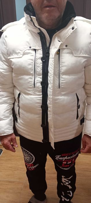 Бяло мъжко,късо яке за есен зима.