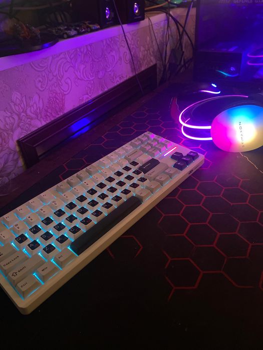 Продам наушники с клавиатурой