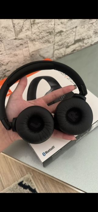 Наушники JBL.