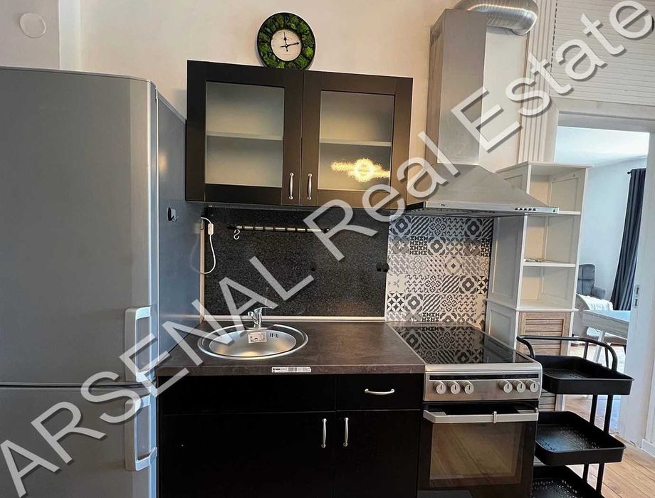 Дава се под наем Тристаен апартамент в София, Център - 80 кв.м за 900 € - Снимка #1