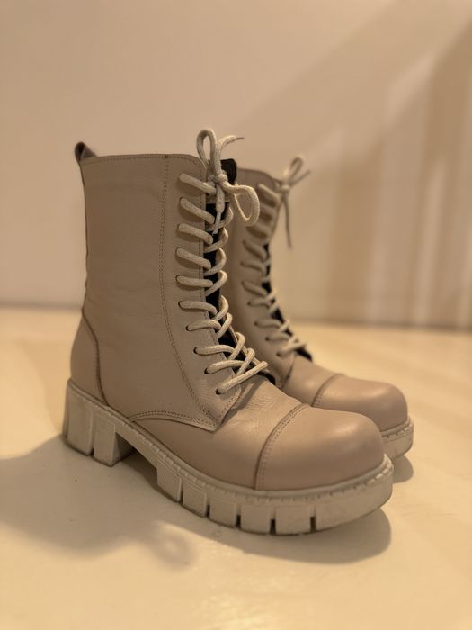 Ghete alb prafuit Dasha, piele naturala, marimea 38