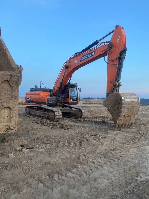 Аренда/Услуги экскаватора самосвалов