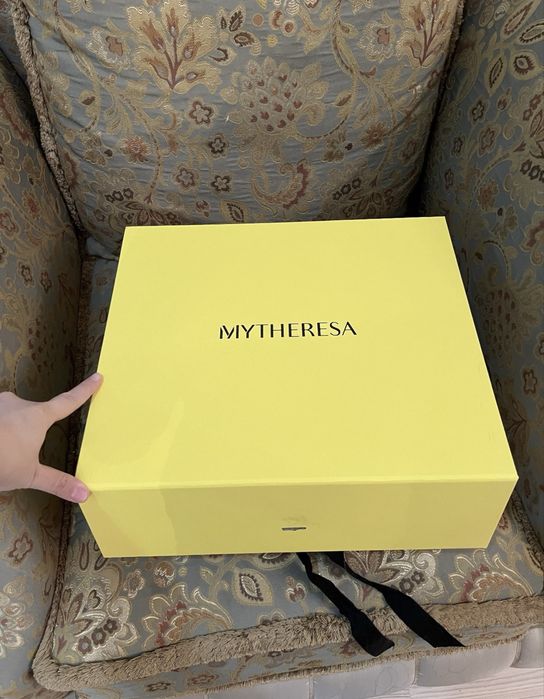 Продам коробки от MYTHERESA