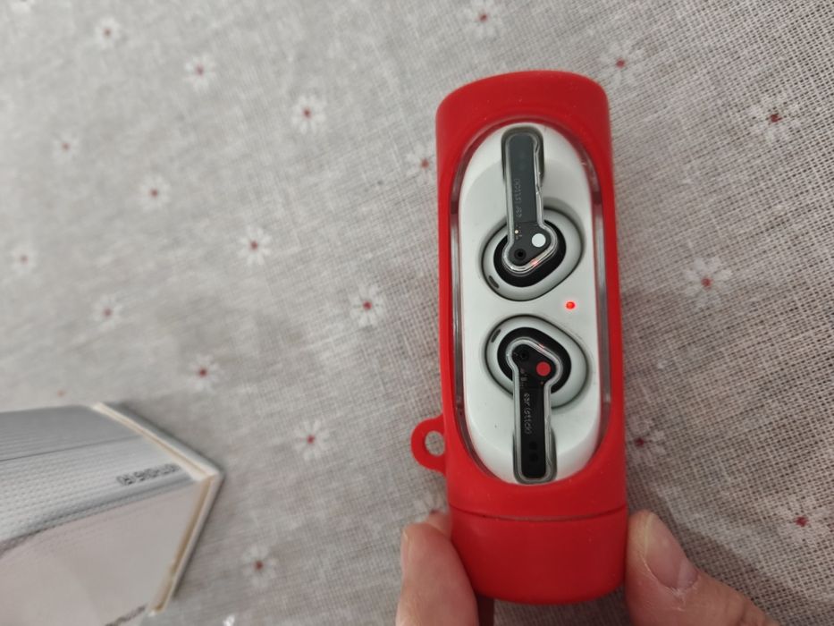 Nothing Ear stick (один наушник не заряжается)