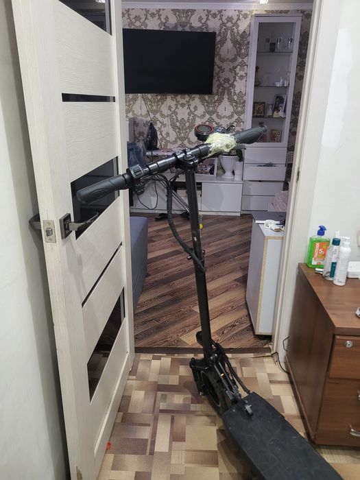 Продаю электро самокат
