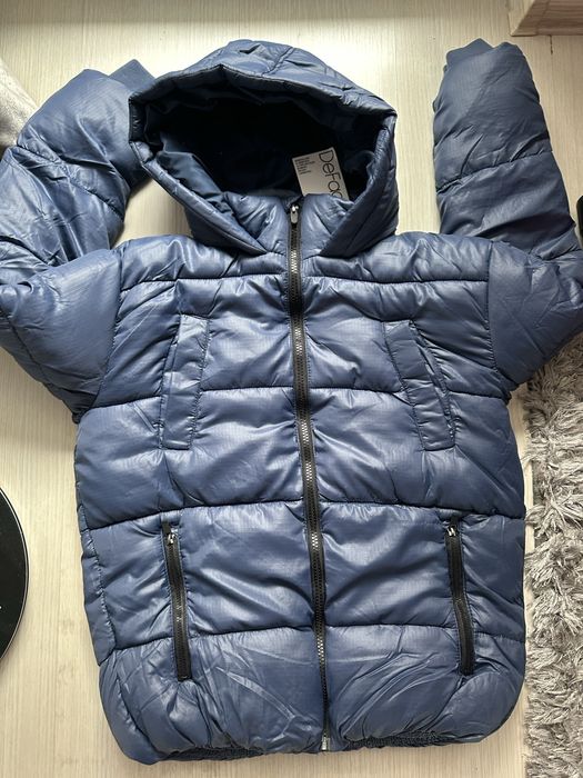 Яке момче De facto