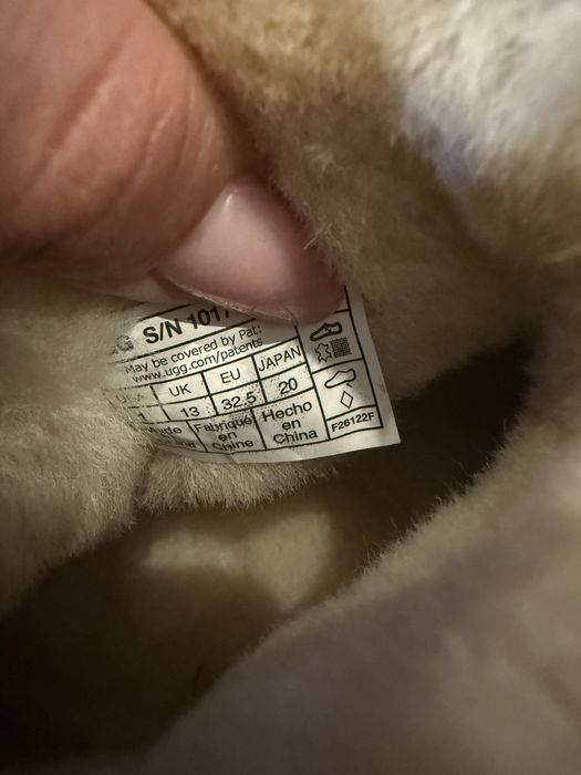 Ghete ugg noi noute niciodata incaltate (zara next adidas)