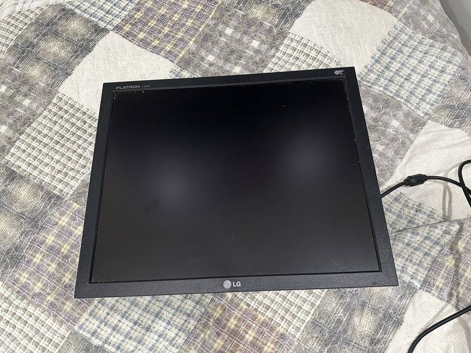 Монитор LG Flatron L1919S