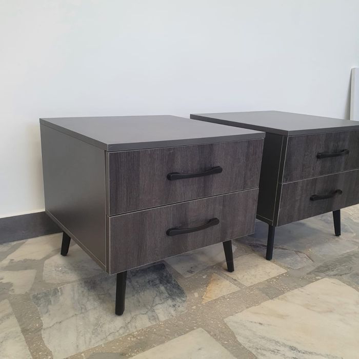 Прикроватные тумбочки