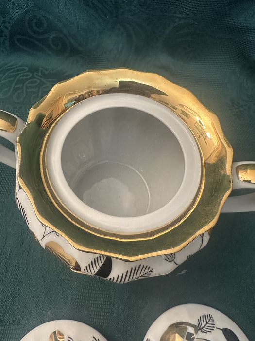 Руски Чайник и каничка/латиера  и захарница  “Вербилки” Златна роза