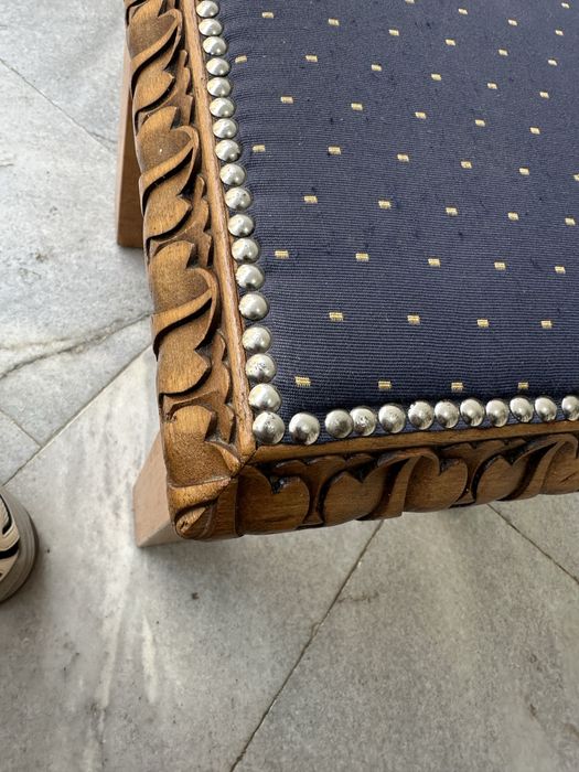 Комплект ръчно резбовани шведски табуретки.Винтидж скандинавски стил