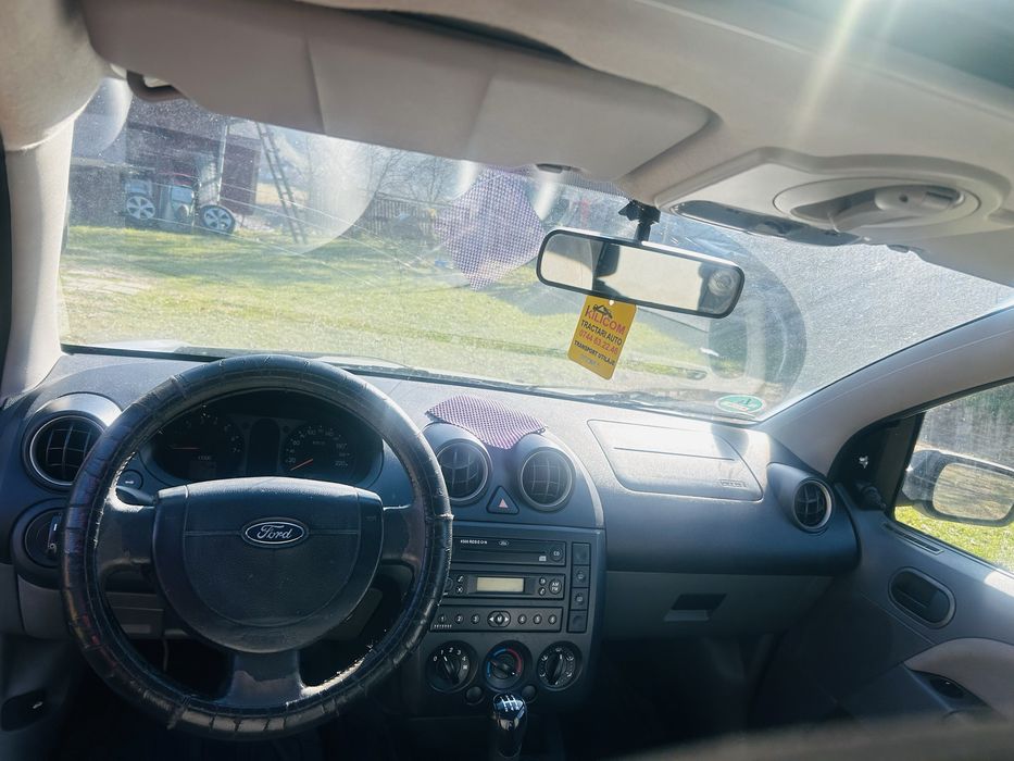 Ford fiesta, 2 uși, 2003