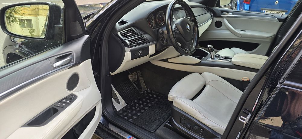 BMW X5 M 4.4I V8 555 CP