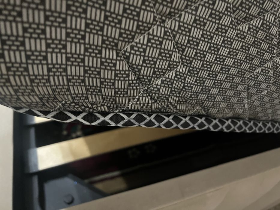 Срочно продам двух спальный диван