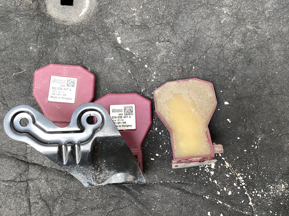 Antena VW Golf 8 Passat B8 Tiguan T-ROC T-Cross Skoda Octavia 4