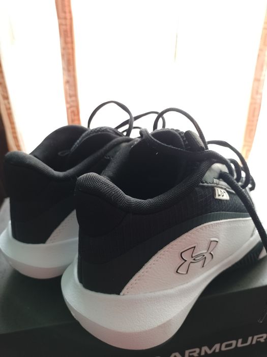 Vând adidași UnderArmour