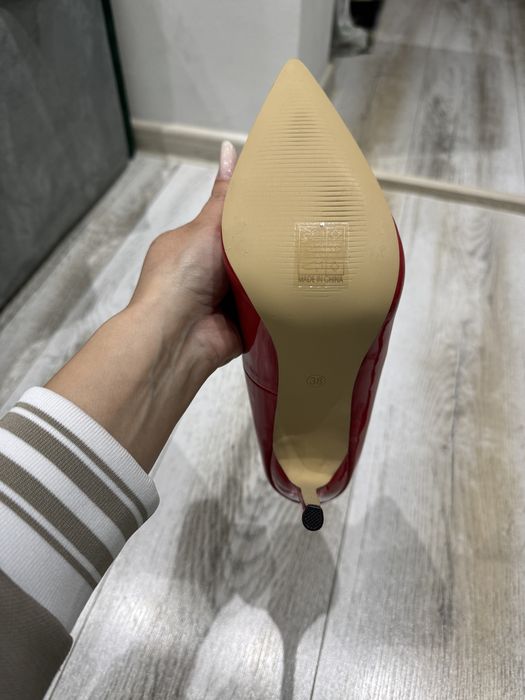 Pantofi stiletto