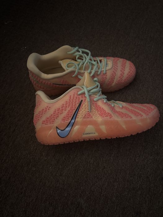 Продам волейболную кроссовки размер 43