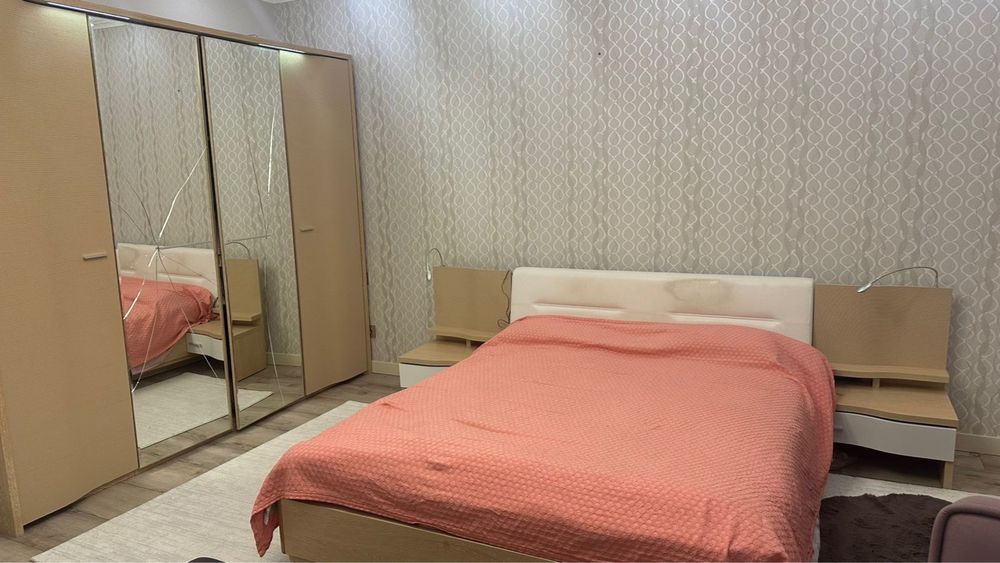 Продается спальный гарнитур