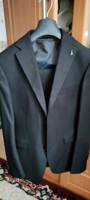 Костюм тройка  .