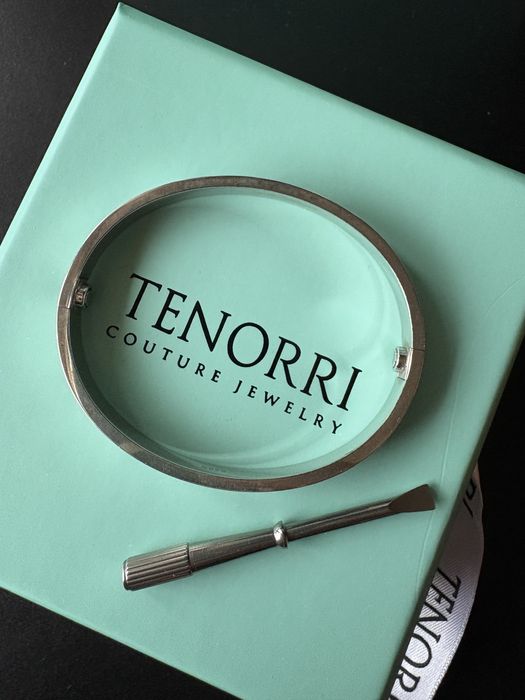 Сребърна гривна Cartier.