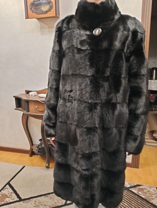 Продам шубу черный бриллиант.
