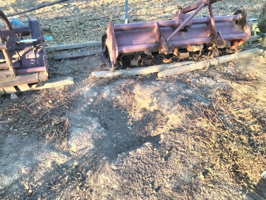 Vand motoagricola 18 ca și tractor 445 plus utilaje aferente pentru tractor freza de 170 plug cu doua câmpuri tocătoare de resturi vegetale și remorca